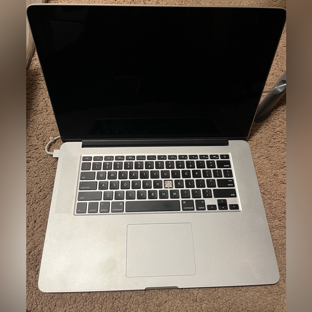 MacBook Pro laptop - Picture 4 of 12